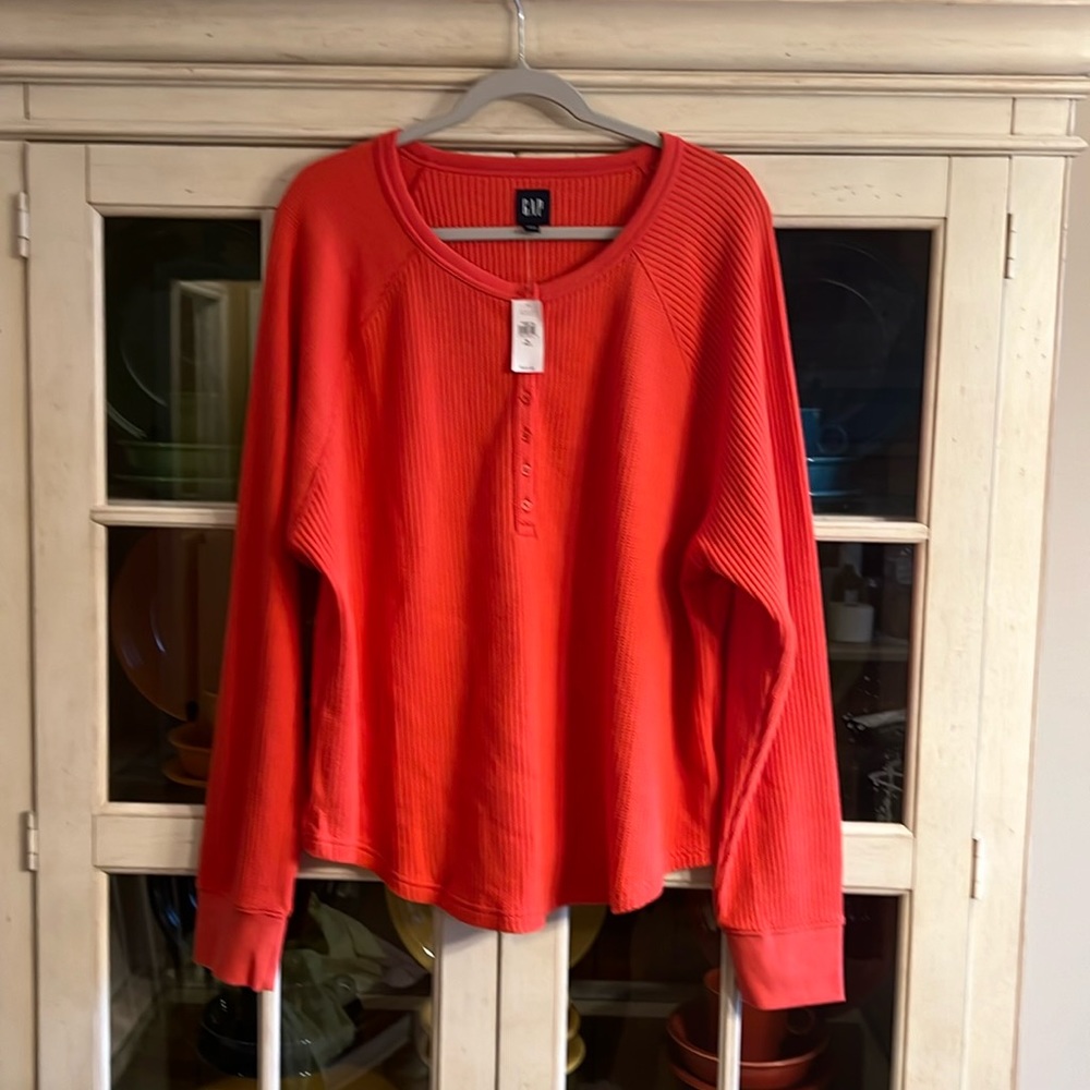 NWT Gap Waffle Knit Raglan Henley Shirt    Color: fire coral red Size XL TALL